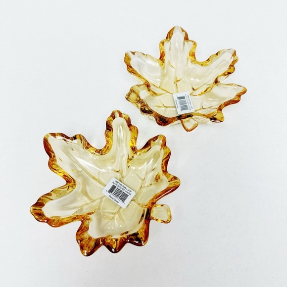 Celebrations Mikasa - Amber Glass Maple Leaf Bowl Set of 2 - Picture 1 of 5